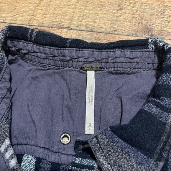 Free People Women's Navy Plaid Button Up Wesley Shirt Sz S Boyfriend Oversize - Picture 5 of 5